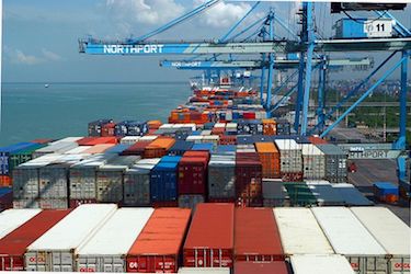 Quay cranes and containers