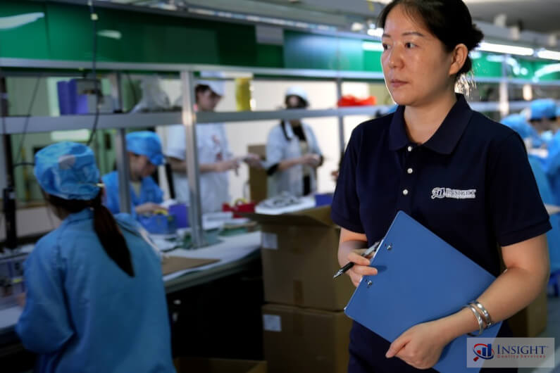 Insight auditor (Linna) walking production line